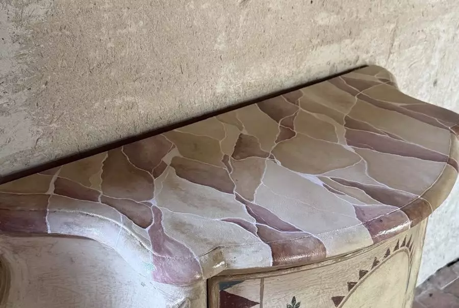 Exemple de patine bleutée sur meuble ancien